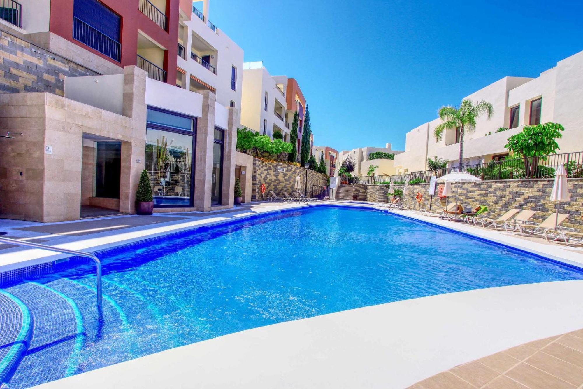 Apartamento 1090 Amazing Panorama Sea View Penthouse Large Terrace Heated Pool Gym Marbella